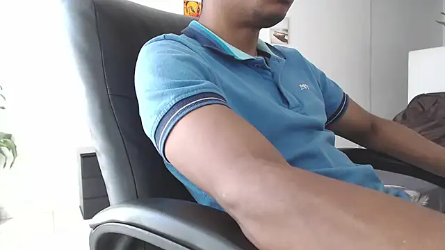 Snapshot of Aaronblack1_ chatting on 02-20-26, 02:19 Aaronblack1 online show from 02-20-26, 02:19