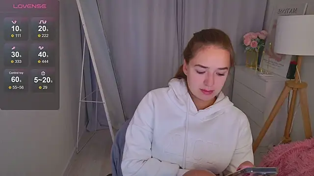 LovelyJessie online show from 04-21-26, 01:50