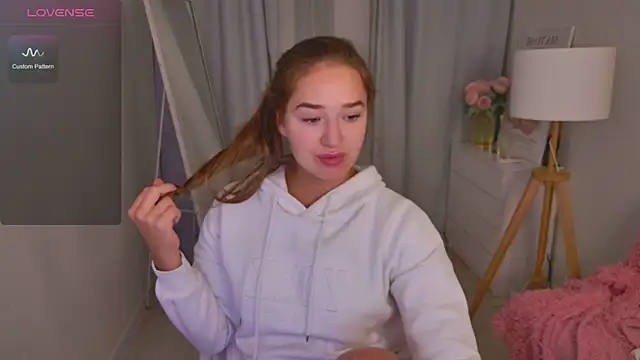 LovelyJessie online show from 04-20-26, 01:45