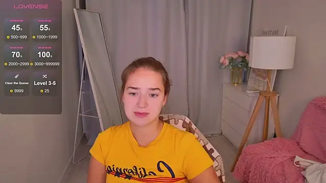 LovelyJessie online show from 05-05-26, 01:47