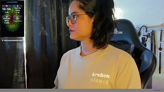 Snapshot of scarlet-kennedy98 chatting on 01-20-25, 10:04 scarlet-kennedy98 online show from 01-20-25, 10:04
