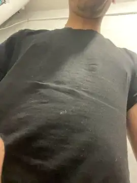 Snapshot of vanho29 chatting on 10-02-25, 02:48 vanho29 online show from 10-02-25, 02:48