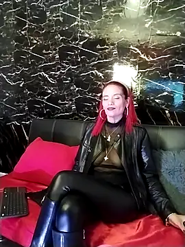 Snapshot of Julieta_Wall_ chatting on 09-19-25, 11:25 Julieta Wall  online show from 09-19-25, 11:25