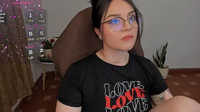 Snapshot of anaveleeez chatting on 12-18-24, 11:30 anaveleeez online show from 12-18-24, 11:30