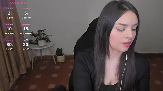 Snapshot of anaveleeez chatting on 03-23-25, 03:43 anaveleeez online show from 03-23-25, 03:43