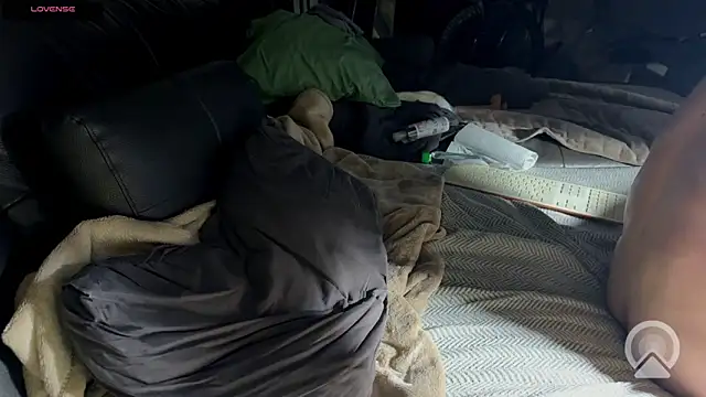 Snapshot of ericeric507 chatting on 10-29-25, 05:12 ericeric507 online show from 10-29-25, 05:12