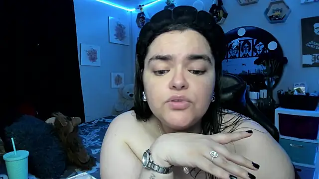 Snapshot of Luise_Meyrink chatting on 10-15-25, 02:54 Luise Meyrink online show from 10-15-25, 02:54