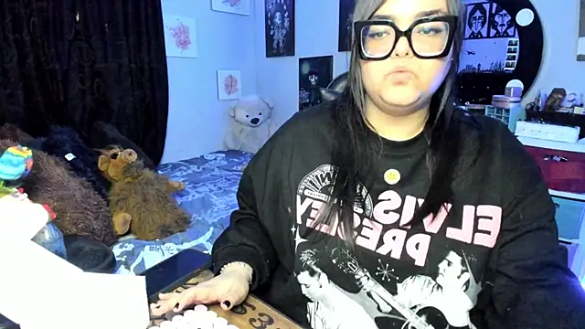 Luise Meyrink online show from 11-18-25, 03:32