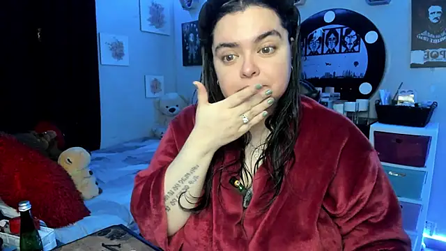 Snapshot of Luise_Meyrink chatting on 10-21-25, 03:06 Luise Meyrink online show from 10-21-25, 03:06