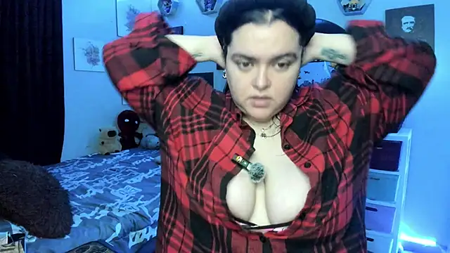 Snapshot of Luise_Meyrink chatting on 10-11-25, 02:56 Luise Meyrink online show from 10-11-25, 02:56