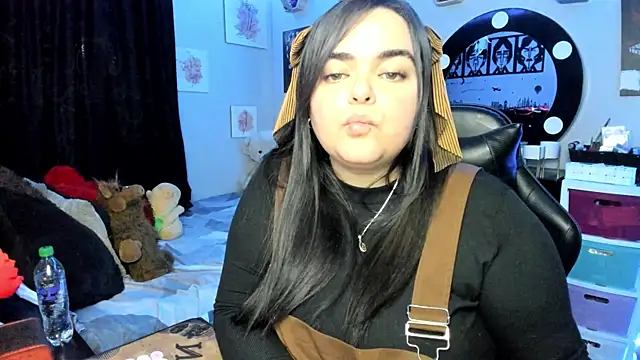 Snapshot of Luise_Meyrink chatting on 10-22-25, 03:39 Luise Meyrink online show from 10-22-25, 03:39
