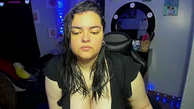 Snapshot of Luise_Meyrink chatting on 02-26-25, 03:25 Luise Meyrink online show from 02-26-25, 03:25