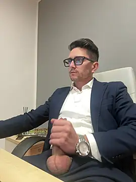 Snapshot of masterboss_ chatting on 02-19-26, 12:46 masterboss online show from 02-19-26, 12:46