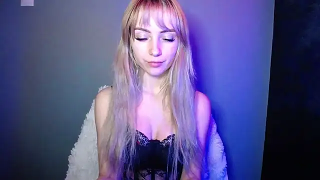 LuciaYoung online show from 12-21-25, 07:37