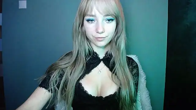 LuciaYoung online show from 10-15-25, 06:22