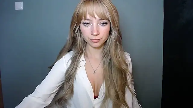 LuciaYoung online show from 10-28-25, 07:40