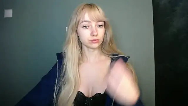 LuciaYoung online show from 04-15-26, 06:12