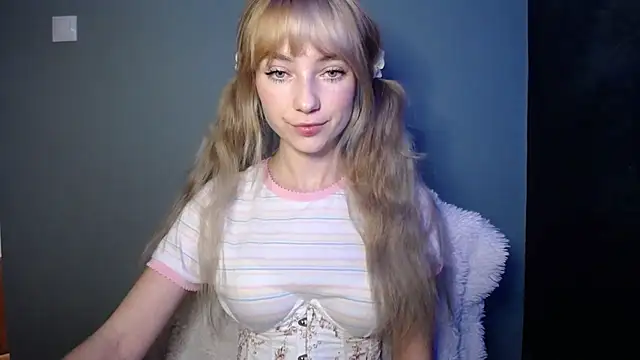 LuciaYoung online show from 11-05-25, 07:33