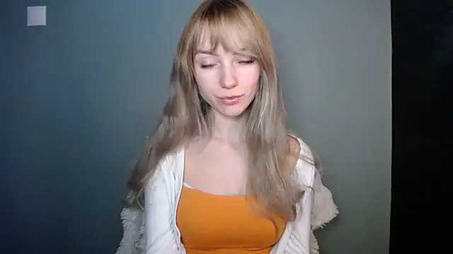 LuciaYoung online show from 01-12-26, 07:37