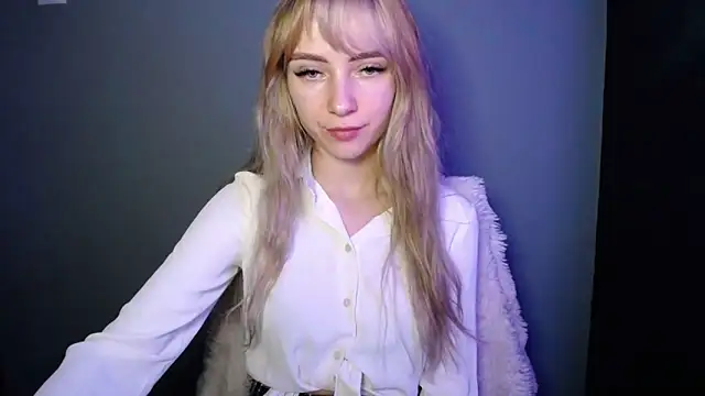 LuciaYoung online show from 12-20-25, 07:39