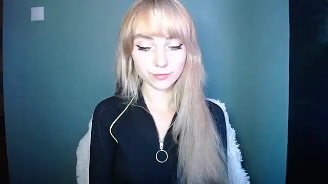 LuciaYoung online show from 10-01-25, 06:12