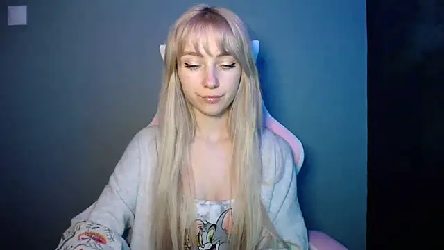 LuciaYoung online show from 04-17-26, 06:11