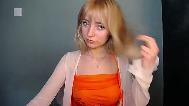 LuciaYoung online show from 03-05-26, 01:19