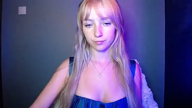 LuciaYoung online show from 09-17-25, 06:21