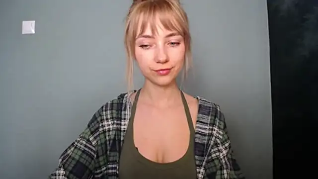 LuciaYoung online show from 03-12-26, 07:45