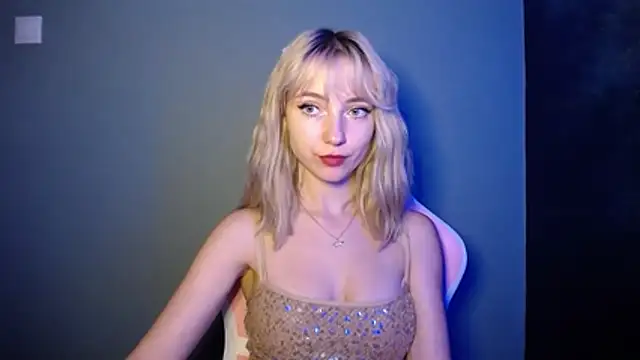 Snapshot of LuciaYoung chatting on 07-05-26, 06:15 LuciaYoung online show from 07-05-26, 06:15