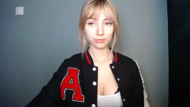 LuciaYoung online show from 02-12-26, 07:41