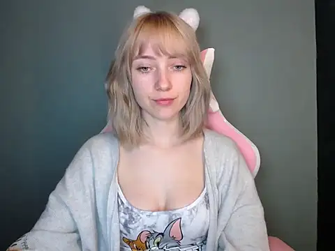 LuciaYoung online show from 04-07-26, 06:10