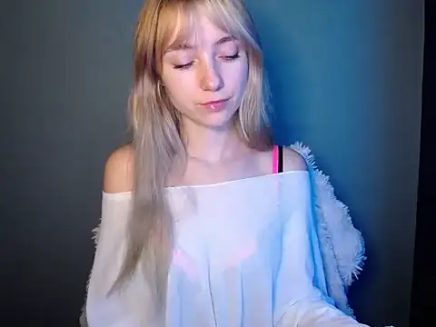 LuciaYoung online show from 11-22-25, 07:51