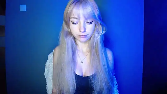 LuciaYoung online show from 10-04-25, 05:42