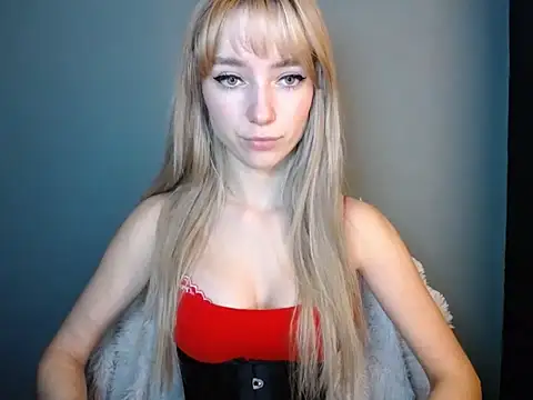 LuciaYoung online show from 11-21-25, 01:10