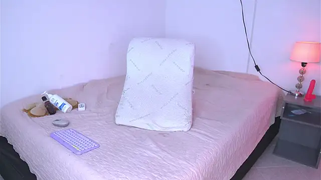 argiee taylorxs2 online show from 09-21-25, 12:54