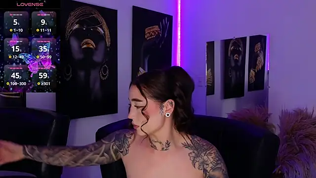  brenna hanson online show from 11-06-25, 07:18