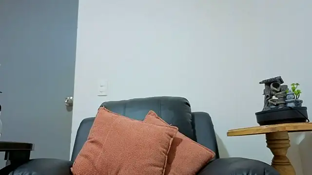 Issa Km  online show from 12-22-25, 12:11