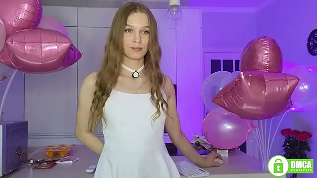 Snapshot of CutieBeauty chatting on 10-25-25, 04:18 CutieBeauty online show from 10-25-25, 04:18
