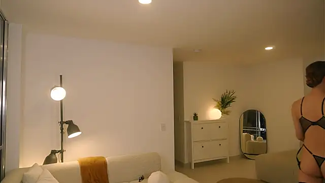 Ms Sammy online show from 10-28-25, 01:17