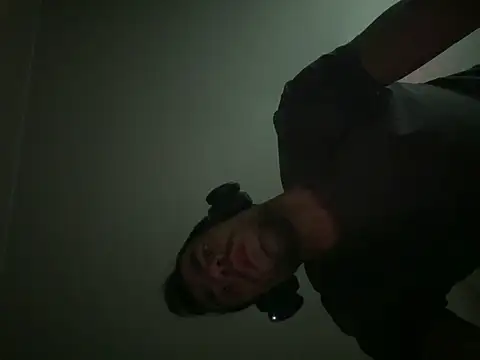 Snapshot of Smaukymui chatting on 10-29-25, 10:31 Smaukymui online show from 10-29-25, 10:31