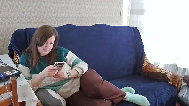 Snapshot of franceska_blue chatting on 02-18-26, 10:12 franceska blue online show from 02-18-26, 10:12