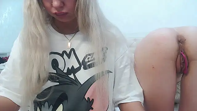 Snapshot of BarbieDool chatting on 02-18-25, 07:32 BarbieDool online show from 02-18-25, 07:32