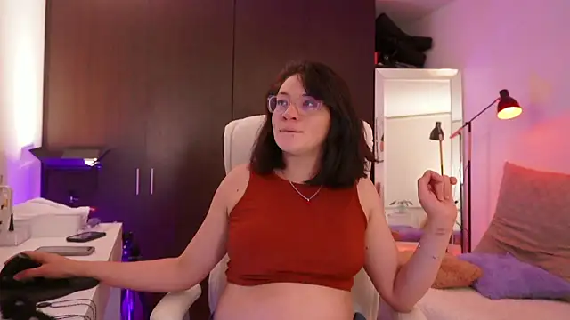 Snapshot of Anah_s chatting on 02-21-26, 12:01 Anah s online show from 02-21-26, 12:01