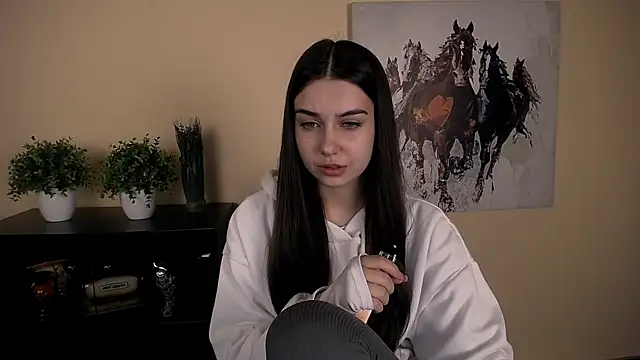 Lili magic online show from 11-23-25, 04:17