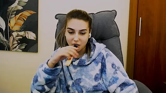 Lili magic online show from 02-22-25, 04:51