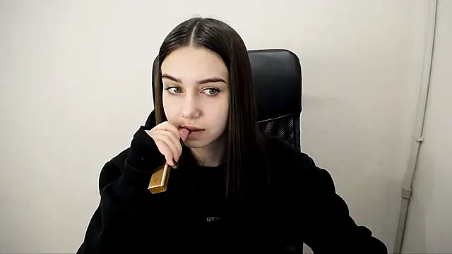 Lili magic online show from 10-24-25, 09:30