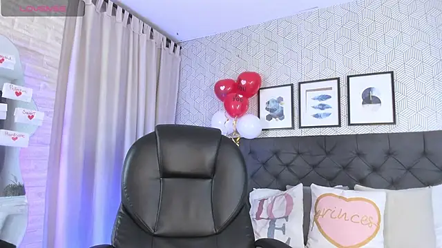 emma  smith1 online show from 02-15-25, 12:22