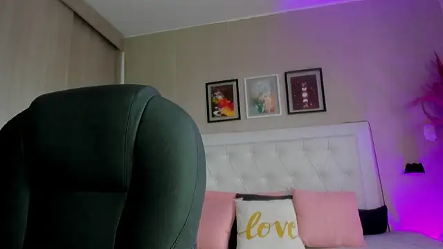 emma  smith1 online show from 03-07-26, 12:32