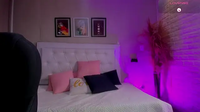 emma  smith1 online show from 03-04-26, 12:46